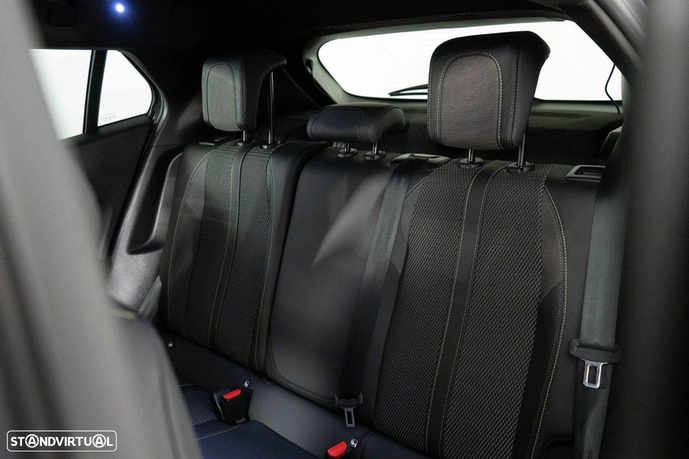 Peugeot 2008 1.2 PureTech GT EAT8 - 11