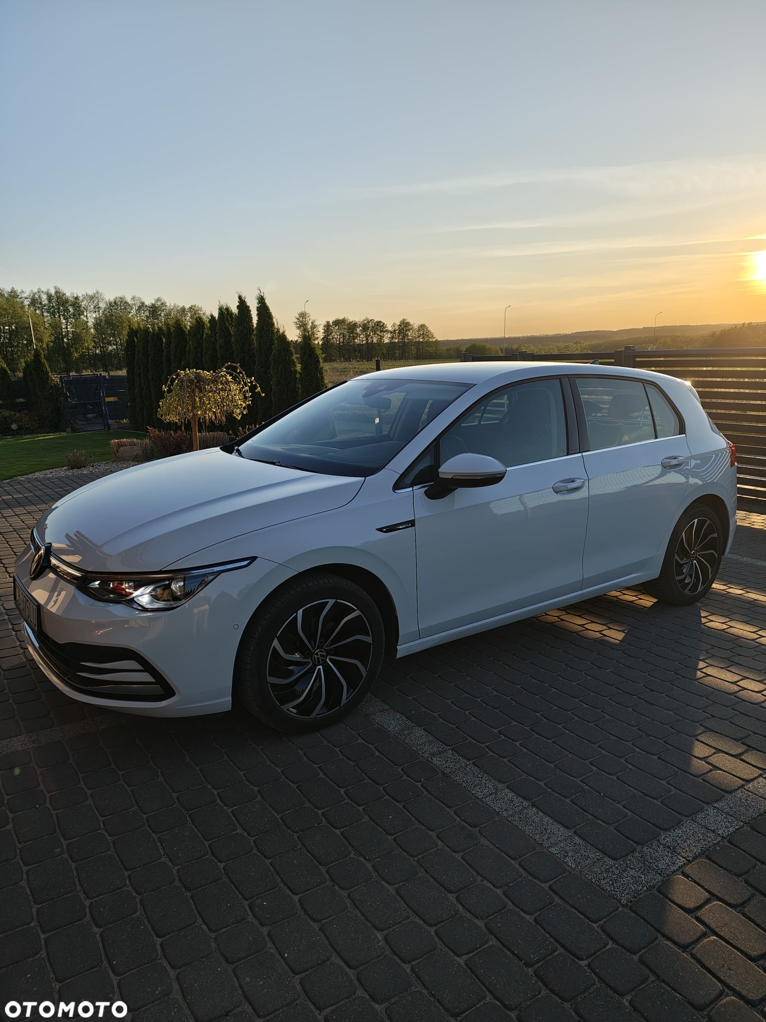 Volkswagen Golf VIII 1.5 eTSI EVO Style DSG - 4