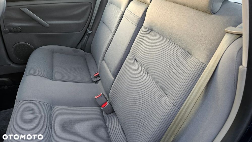 Volkswagen Passat 1.8T Basis - 18