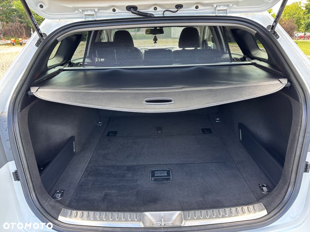 Hyundai i40 Kombi 2.0 Automatik Family+ - 24