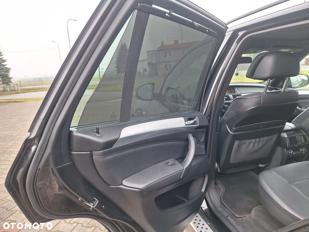 BMW X5 4.8i xDrive - 11