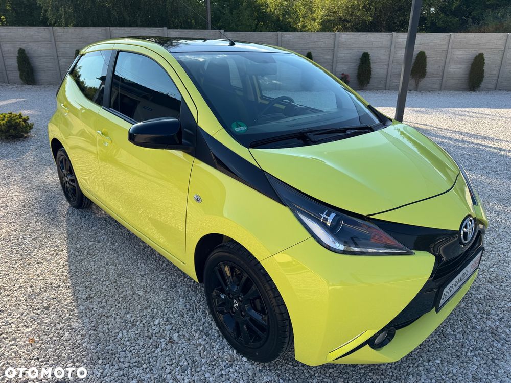 Toyota Aygo x mit x-business Paket - 13