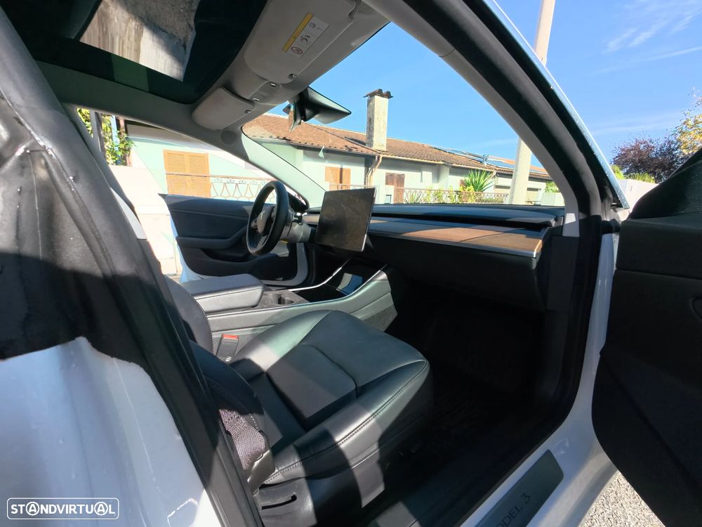 Tesla Model 3 Standard Range Plus RWD — fotografia 4