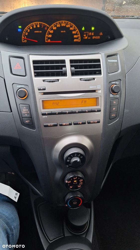 Toyota Yaris 1.33 VVT-i Executive - 24