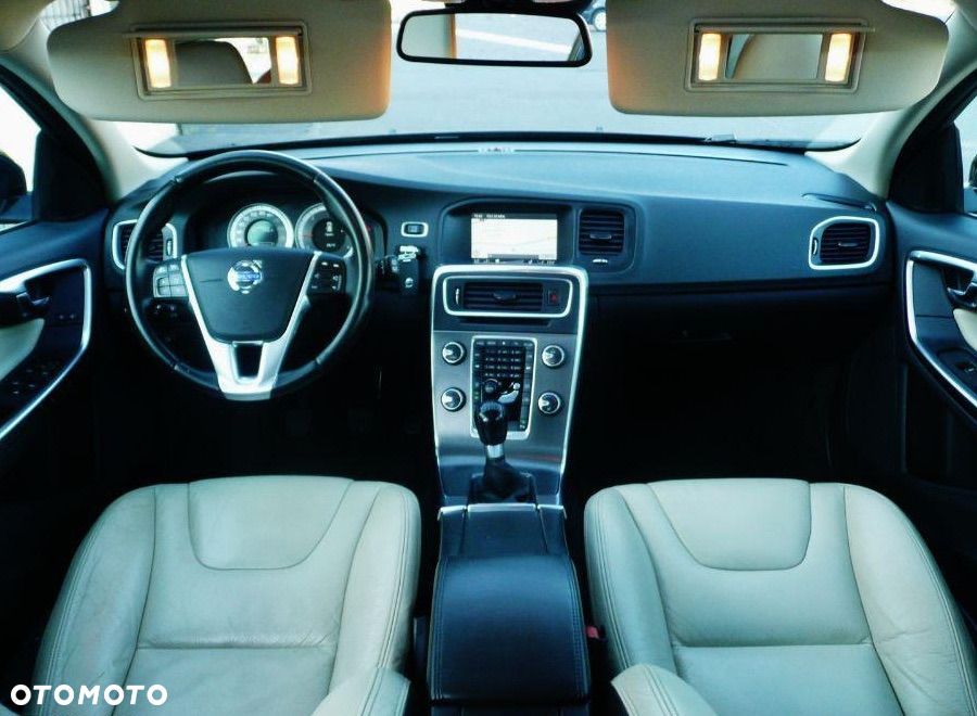 Volvo V60 D3 Summum - 28