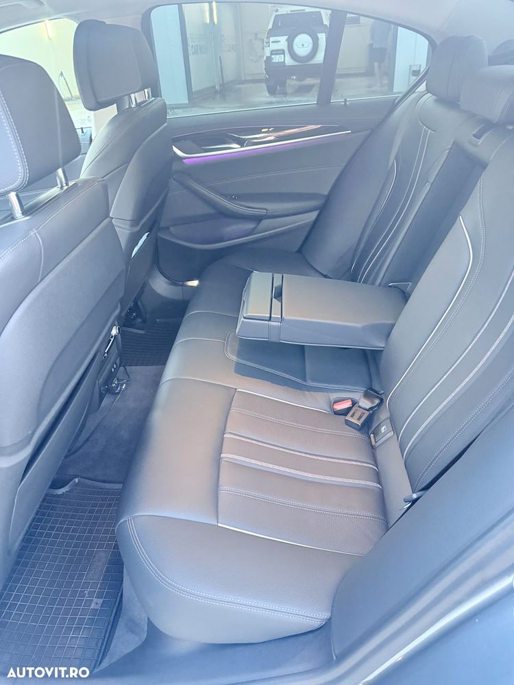 BMW Seria 5 520d AT - 11