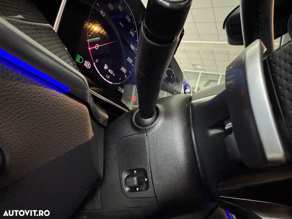 Mercedes-Benz GLC 300 e 4Matic 9G-TRONIC AMG Line Advanced - 17