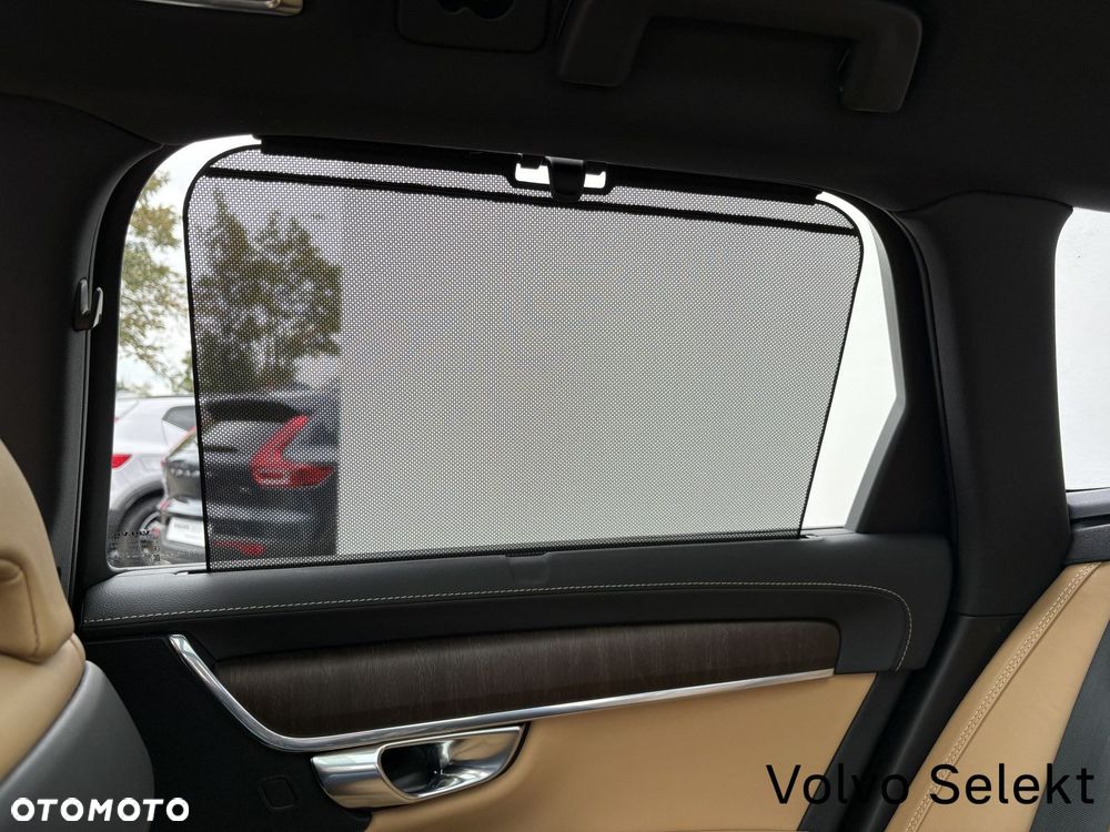 Volvo V90 Cross Country - 25