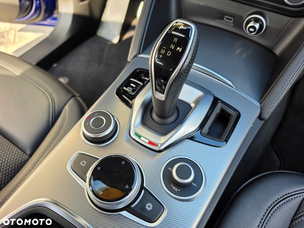 Alfa Romeo Stelvio 2.0 Turbo Sprint Q4 - 16