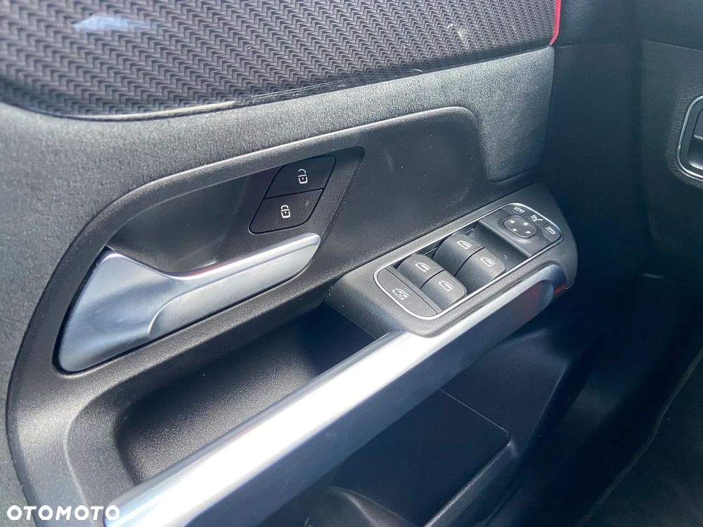 Mercedes-Benz GLB 200 AMG Line 7G-DCT - 18