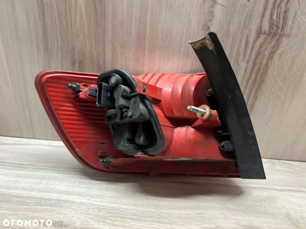 LAMPA TYLNA PRAWA AUDI A6 C6 KOMBI - 2