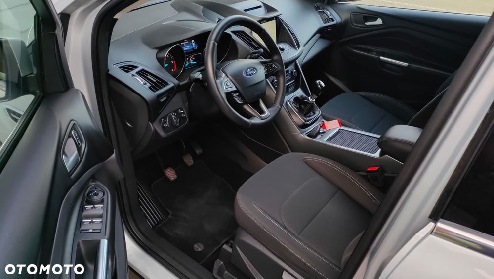 Ford Kuga - 9