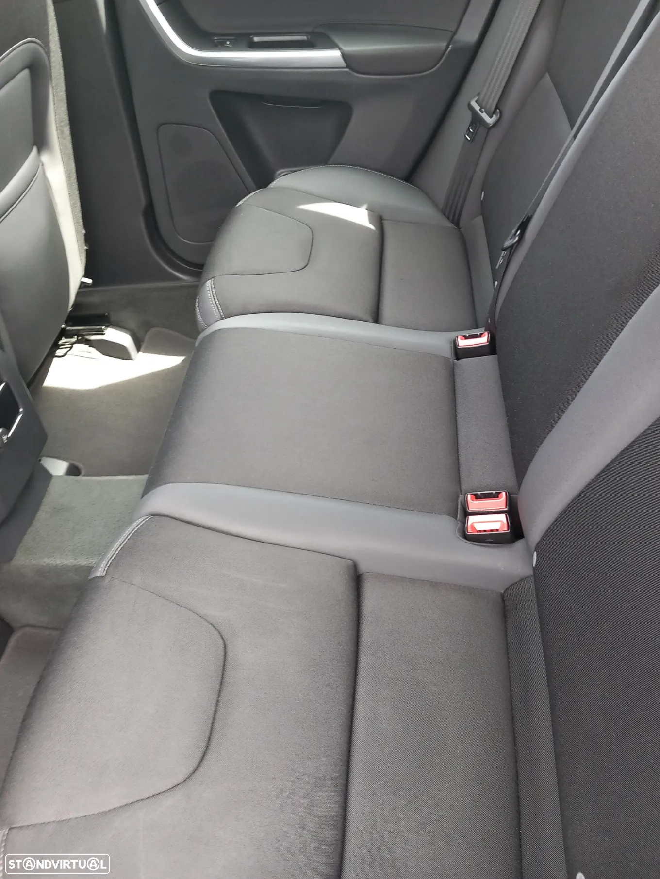 Volvo XC 60 2.0 D4 Momentum - 10