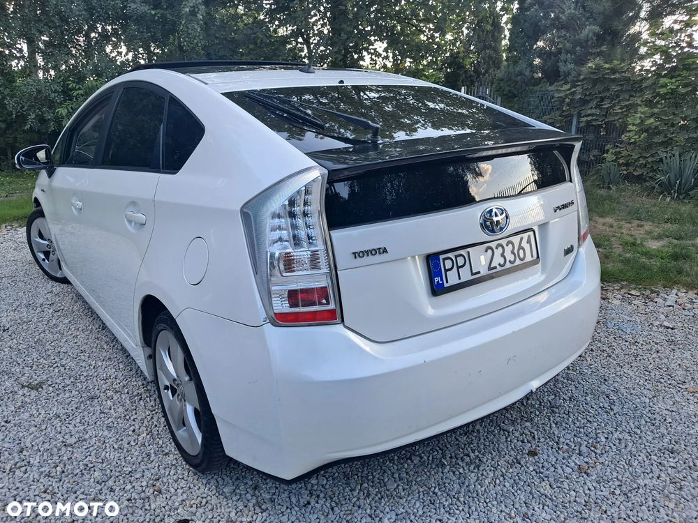 Toyota Prius 1.8 HSD Premium - 31