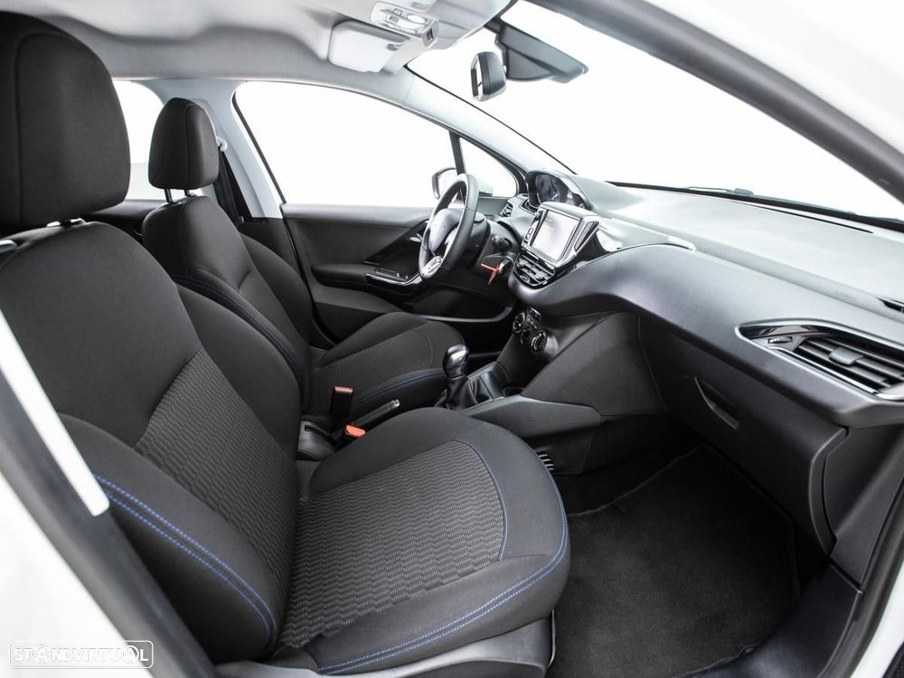 Peugeot 208 - 9