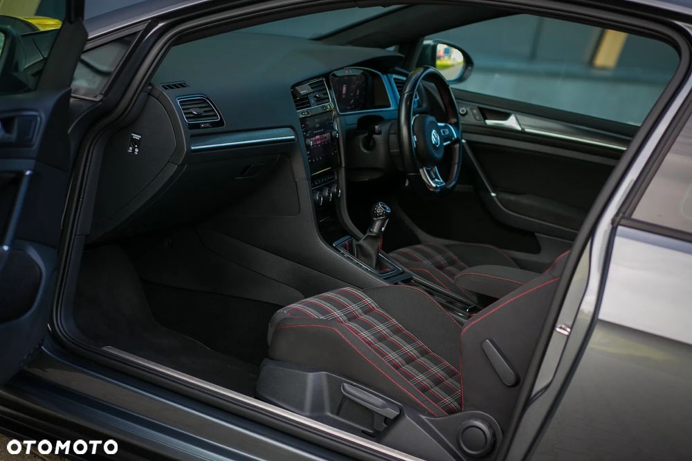 Volkswagen Golf GTI 2.0 TSI OPF Performance - 17