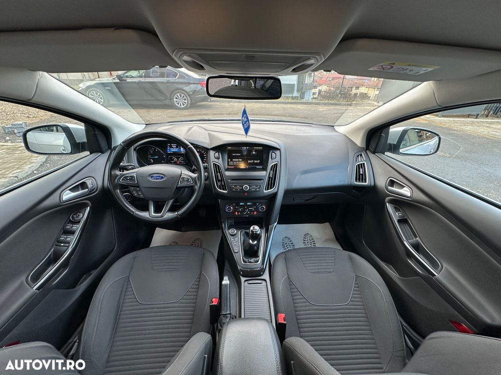 Ford Focus Turnier 1.5 TDCi DPF Start-Stopp-System Titanium - 17