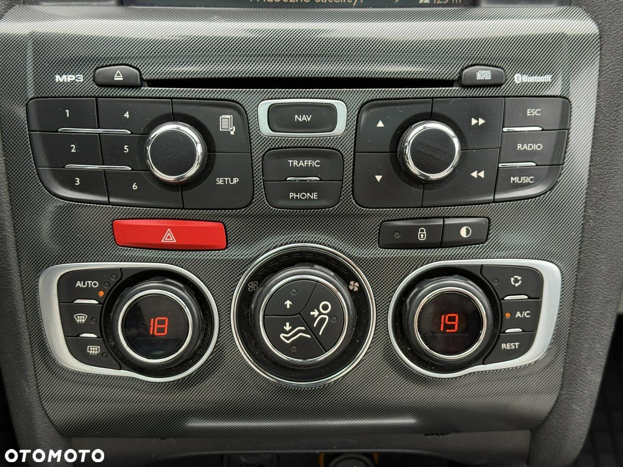 Citroën C4 e-HDi 110 Exclusive - 28