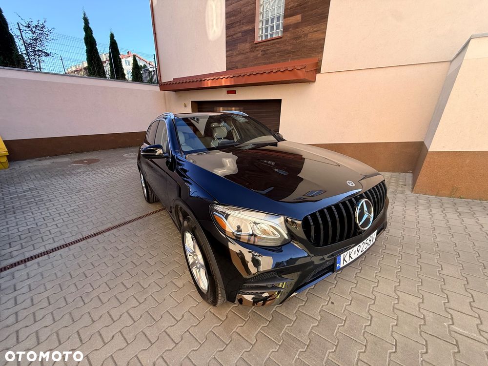 Mercedes-Benz GLC 300 4Matic 9G-TRONIC AMG Line - 12