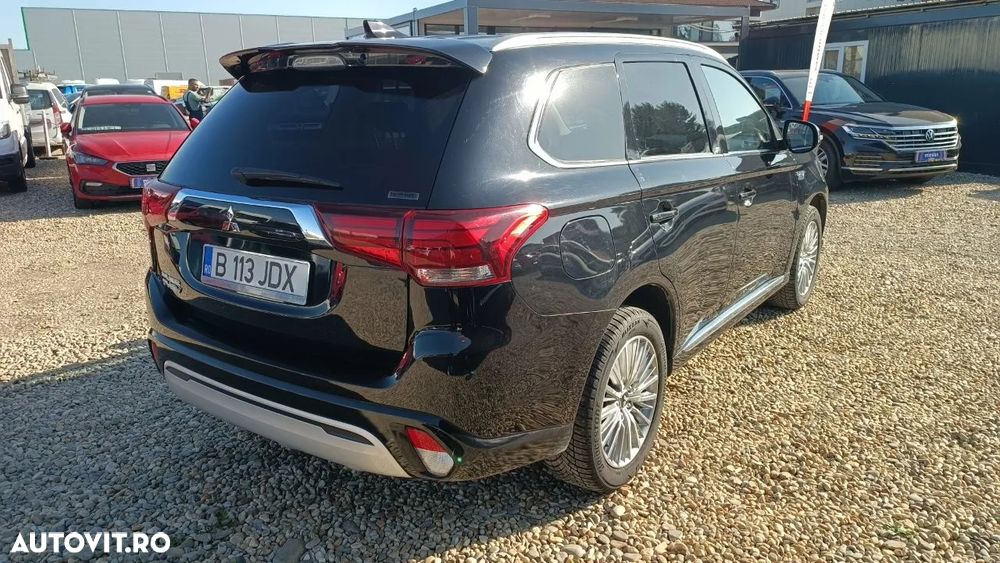 Mitsubishi Outlander PHEV 2.4 L 4X4 Instyle - 4