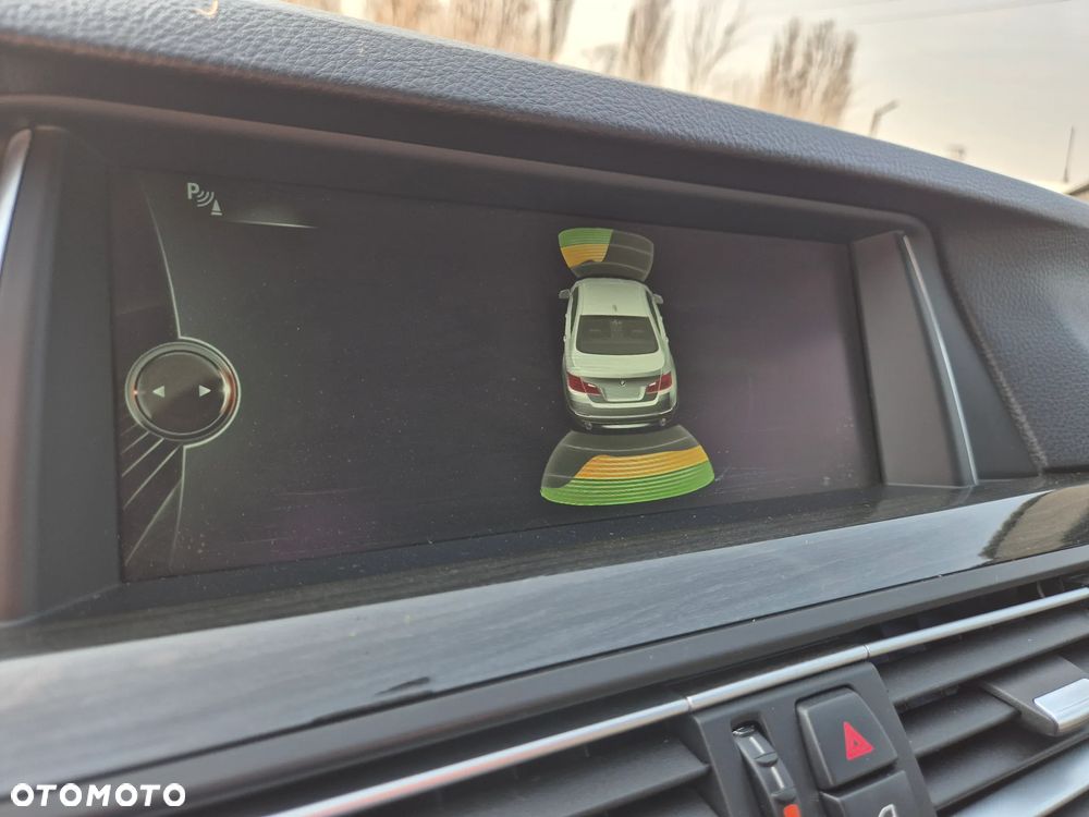 BMW Seria 5 520i Luxury Line - 38