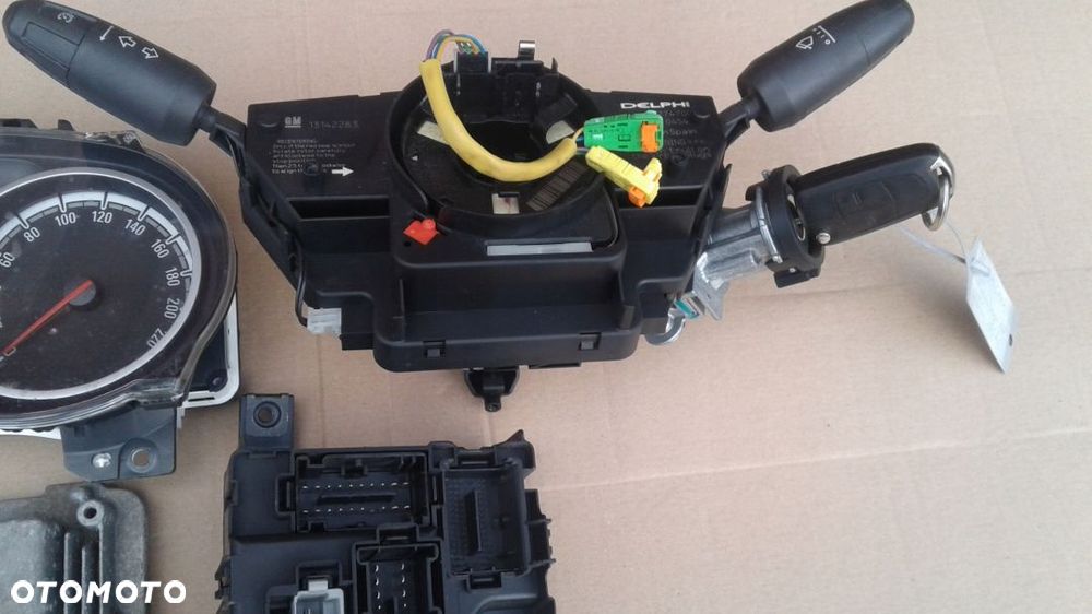 Sterownik komputer zestaw Corsa D lift 5558597900UQ - 2