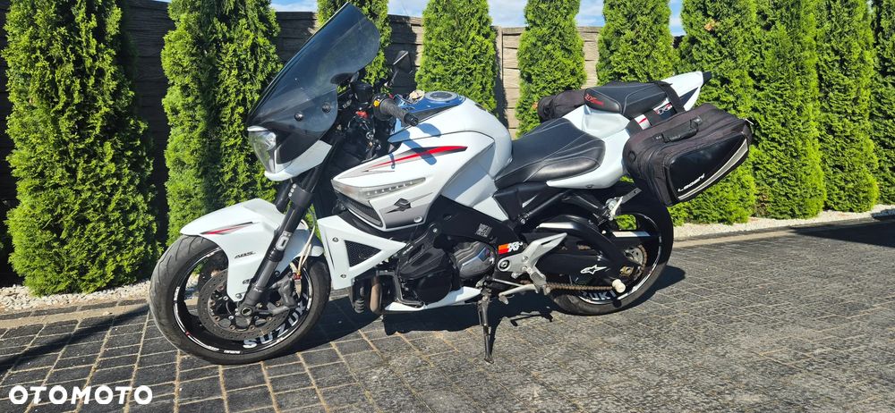 Suzuki GSX - 16