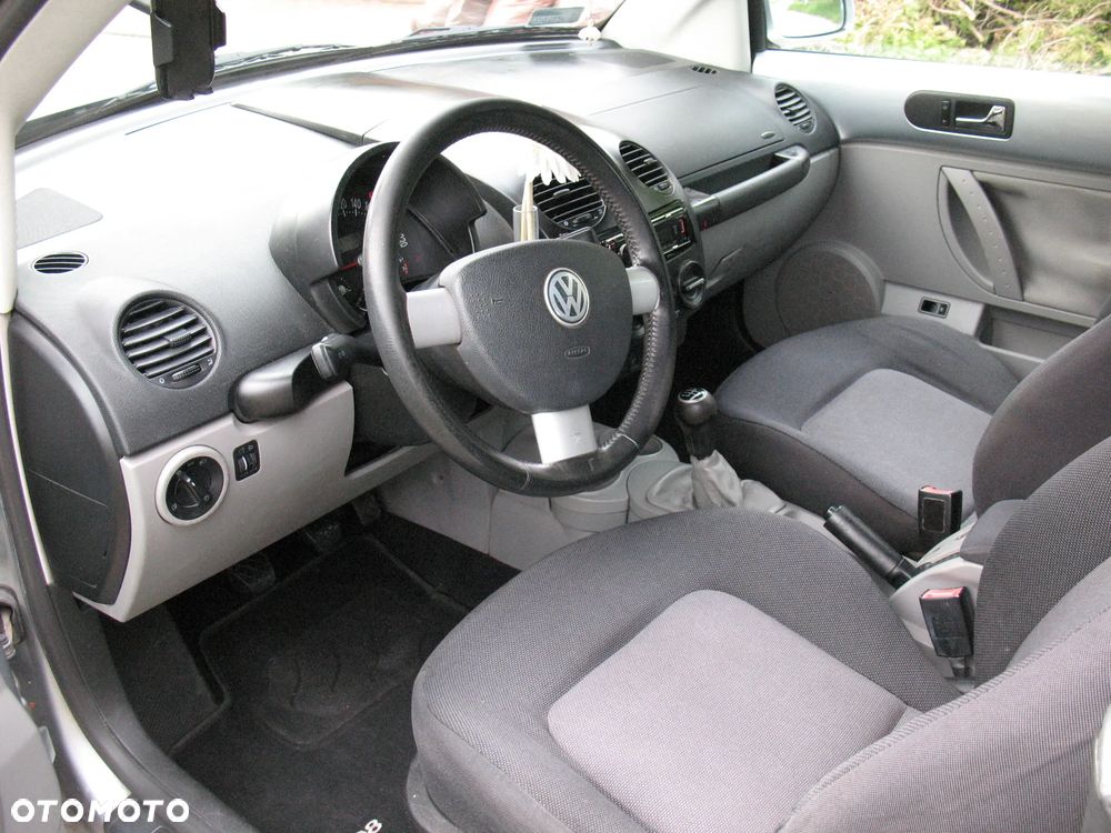 Volkswagen New Beetle 1.6 - 9
