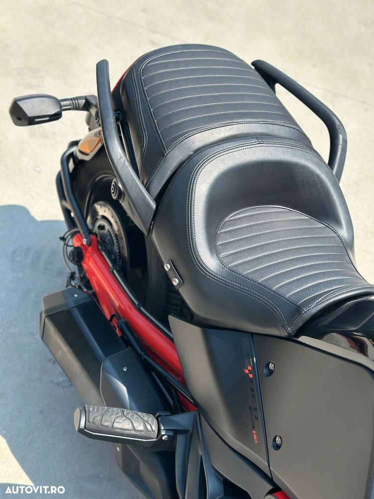 Can-Am Spyder - 15