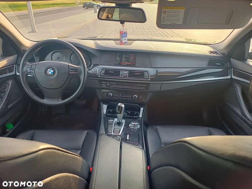 BMW Seria 5 520d xDrive - 14