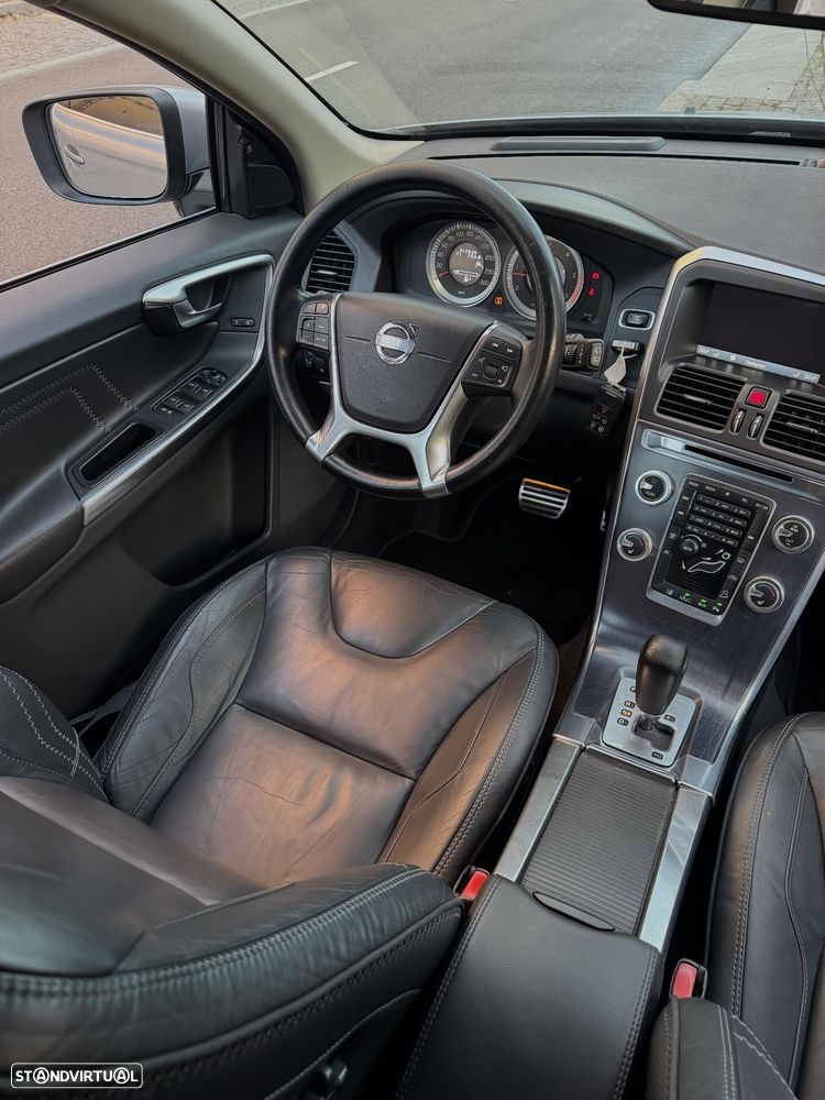 Volvo XC 60 2.4 D5 VOR Ocean Race AWD Geartronic - 9