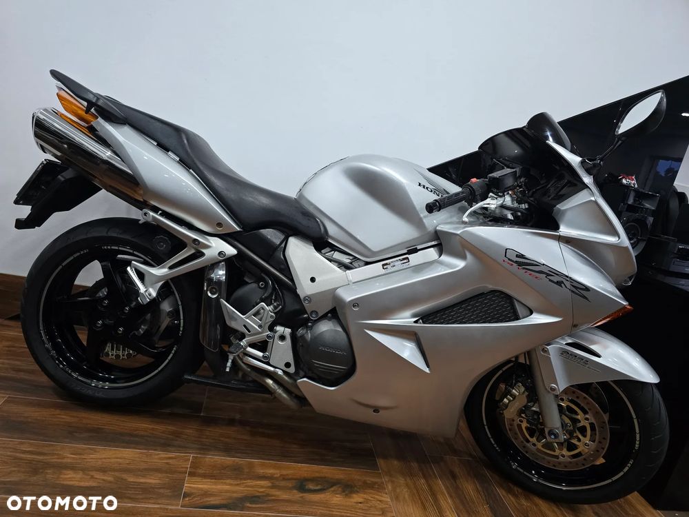 Honda VFR - 34
