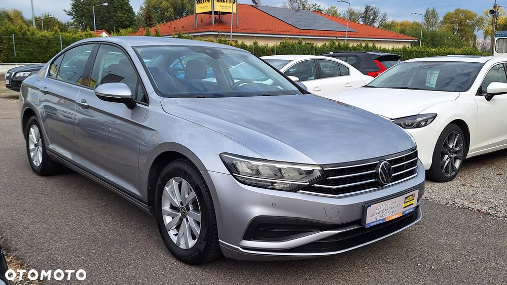 Volkswagen Passat - 1
