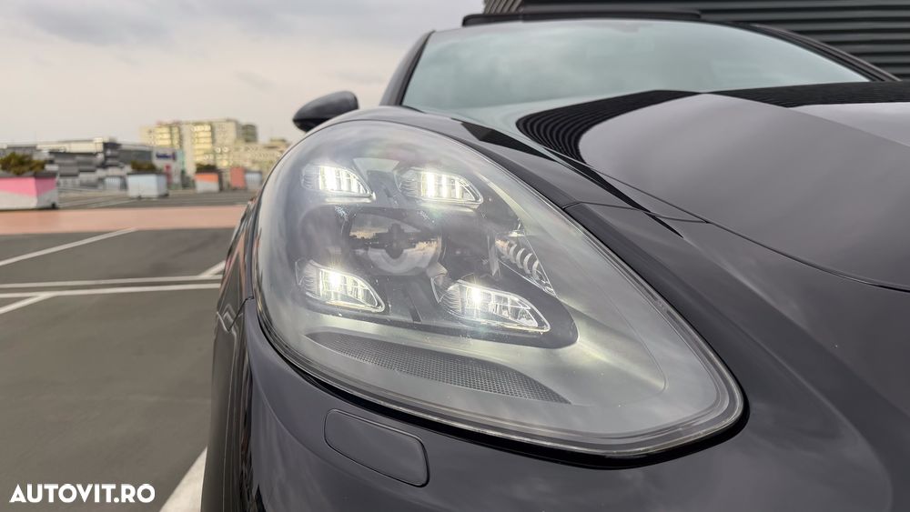 Porsche Panamera Turbo - 33