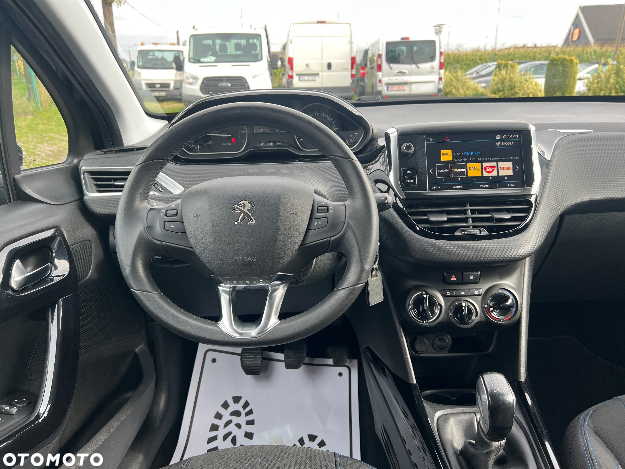 Peugeot 2008 1.2 Pure Tech Signature - 8