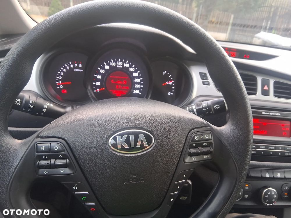 Kia Ceed - 9