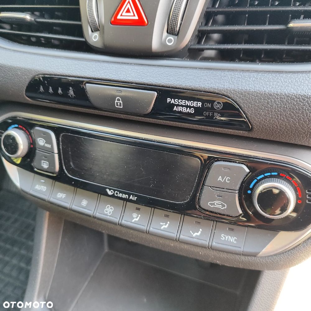 Hyundai i30 1.4 Premiere Comfort - 19