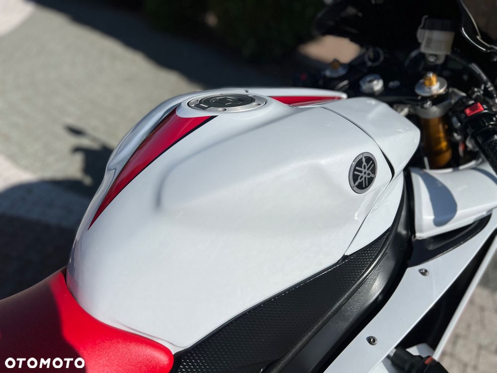 Yamaha R1 - 13