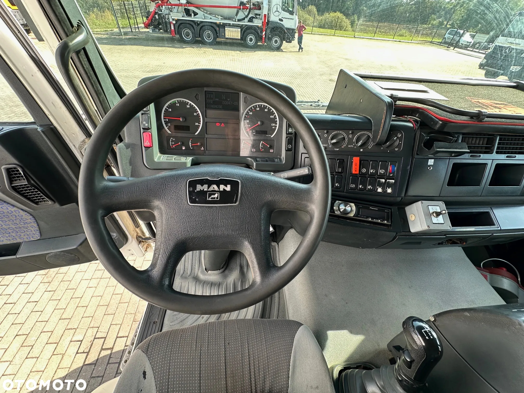 MAN TGA 35.410 Putzmeister 24-3 m - 9