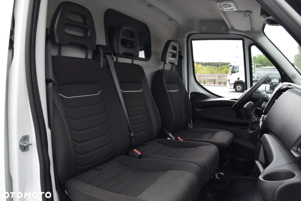 Iveco DAILY MAXI 35S16 / 2.3 - 160 KM / AUTOMAT HI-MATIC / NOWY MODEL / 3 OSOBY / DOSTAWCZE / BLASZAK / KLIMA / 2023 / SERWISOWANY / SPROWADZONY Z NIEMIEC - 35