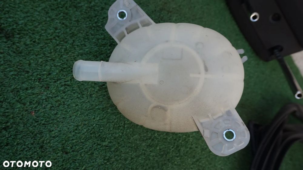 Hyundai Tucson III Kia Sportage IV 1.7 CRDI zbiorniczek wyrownawczy - 3