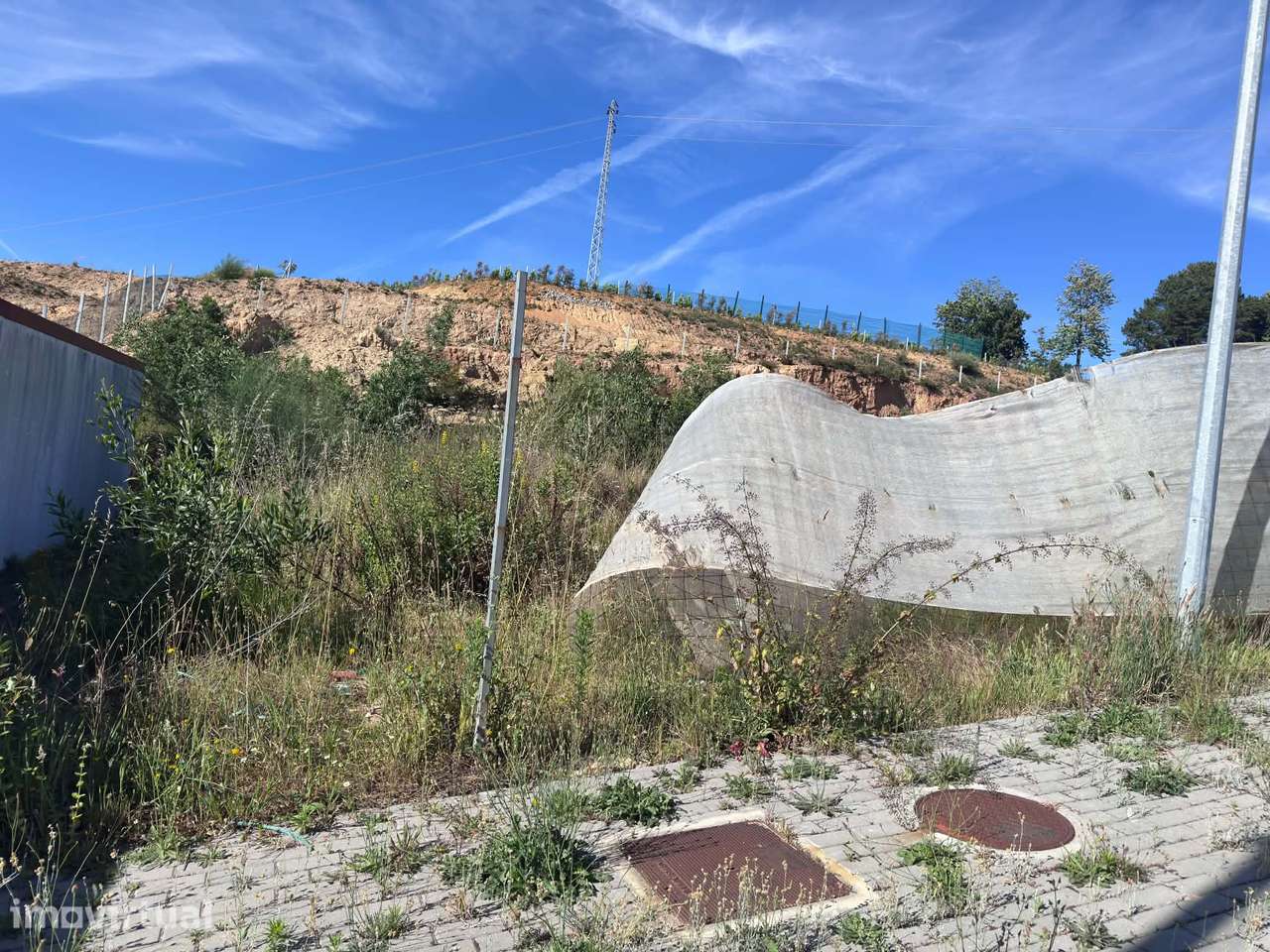 Lote de terreno com projeto aprovado - Escapães - Grande imagem: 2/13