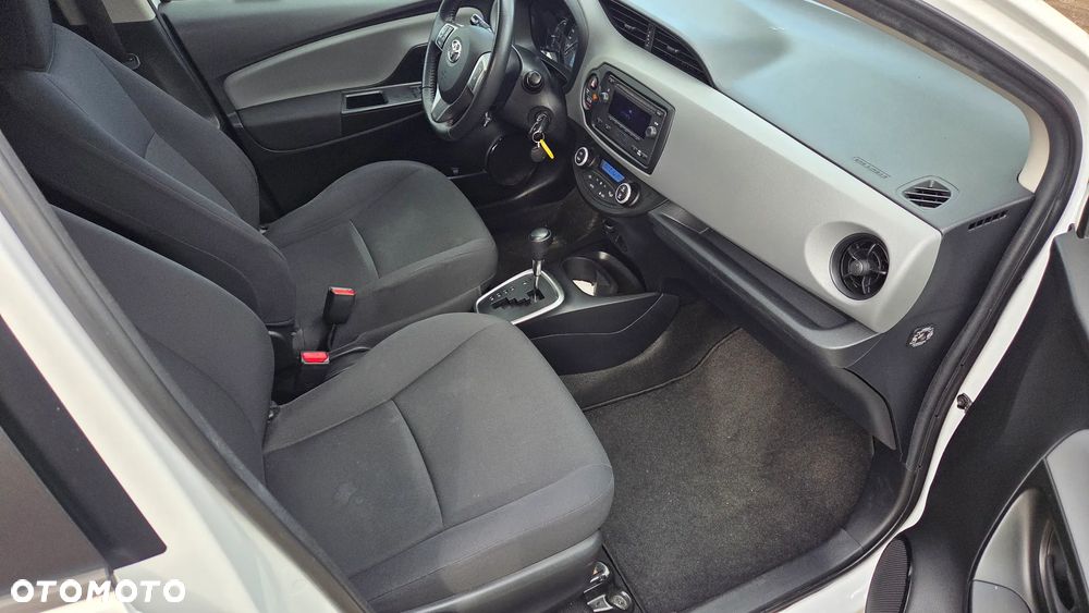Toyota Yaris Hybrid 100 Active - 11