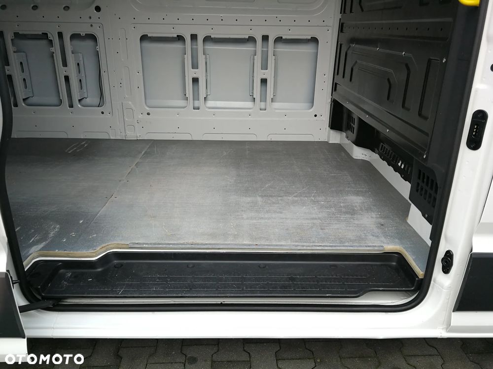 Volkswagen Crafter - 12