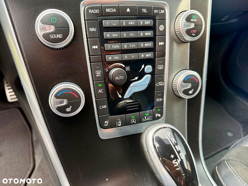 Volvo XC 60 D4 Drive-E R-Design Momentum - 24