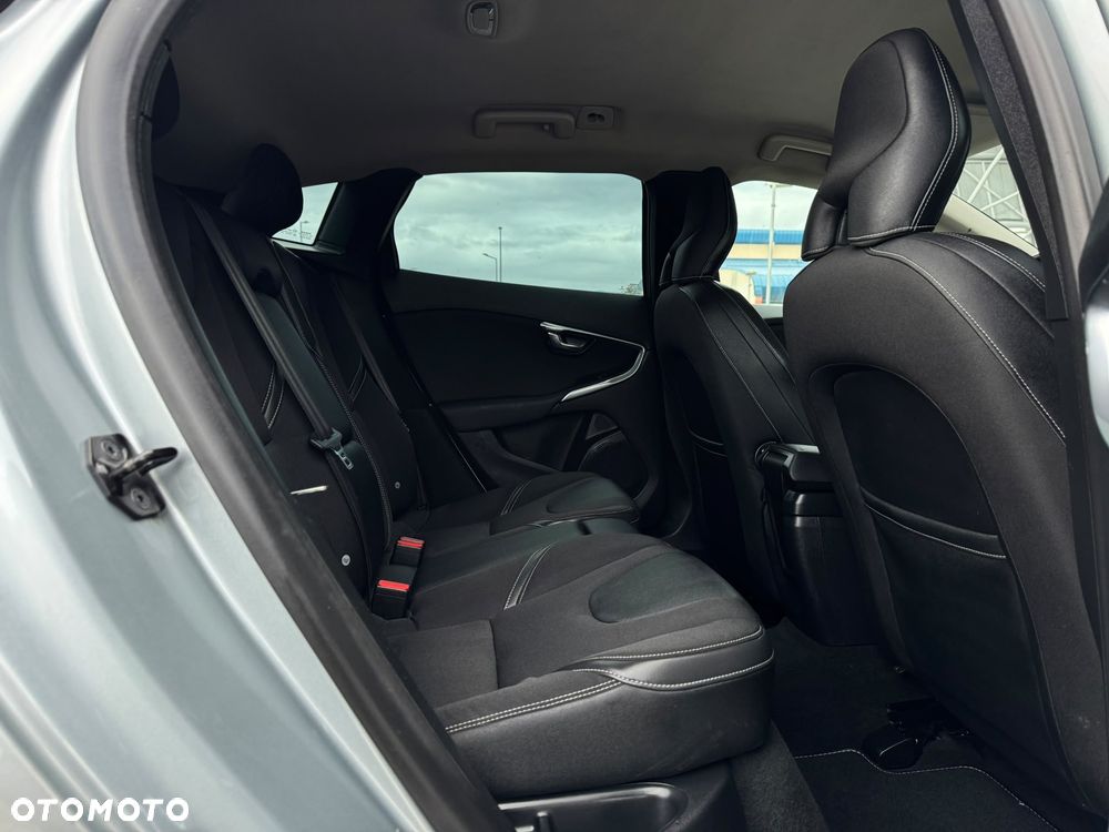 Volvo V40 D3 Summum - 24
