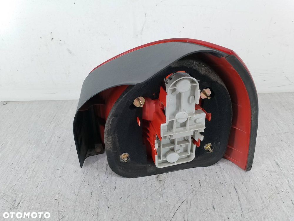 LAMPA TYLNA LEWA AUDI A3 8L 8L0945095B 1.9 TDI - 3