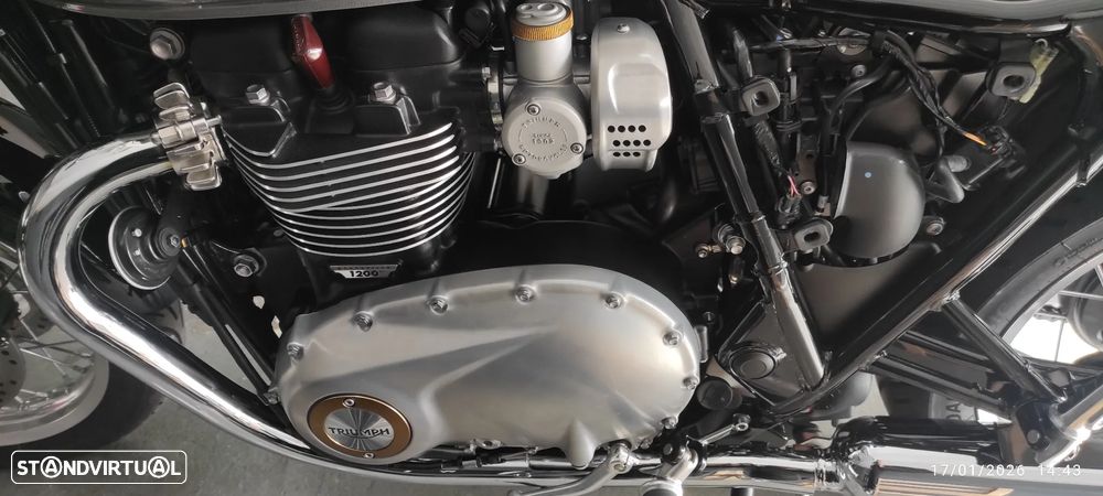 Triumph Bonneville - 8