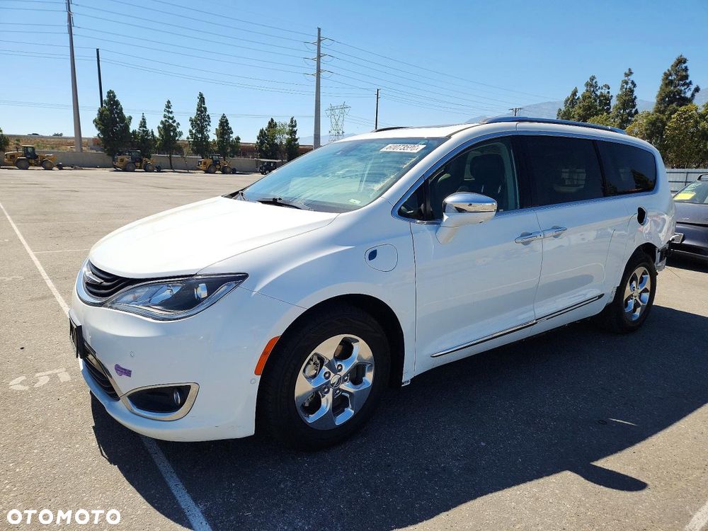 Chrysler Pacifica - 3