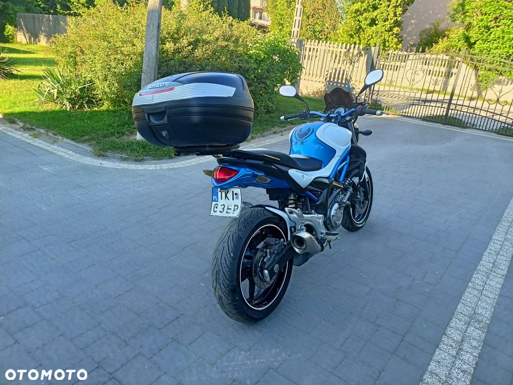 Suzuki Gladius - 7